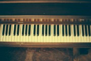 無(wú)需付費(fèi)的彈鋼琴游戲——Sparkle Piano，Sparkle Piano，指尖上的古典音樂(lè)之旅