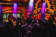 在網(wǎng)絡(luò)游戲世界中，DNF（地下城與勇士）是一款廣受歡迎的多人在線戰(zhàn)斗競(jìng)技游戲。玩家可以通過(guò)創(chuàng)建角色、組隊(duì)、升級(jí)和挑戰(zhàn)副本等方式參與到游戲中來(lái)。為了更好地享受游戲的樂(lè)趣，許多玩家會(huì)選擇使用各種輔助工具或者插件來(lái)提升自己的戰(zhàn)斗力。那么，在DNF這個(gè)大千世界里，如何找到一個(gè)好的dnf插件網(wǎng)站呢？，尋找好的DNF插件網(wǎng)站