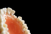 夢(mèng)中的魚(yú)牙，深邃的象征與心理暗示