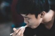 飯錢游戲免費游戲——一窺當(dāng)代年輕人的生活現(xiàn)狀，飯錢游戲，年輕人的現(xiàn)實生活反映