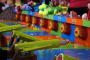 游戲狂歡！體驗(yàn)自由、刺激的免費(fèi)僵尸射擊游戲！，全新大逃殺僵尸射擊游戲帶你感受無限自由與刺激