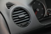 車輛后視鏡如何調(diào)整以獲得最佳視野？調(diào)整后視鏡對駕駛安全有何重要性？