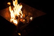 夢(mèng)到火燒人的寓意與解析，夢(mèng)到火燒人的寓意與解析
