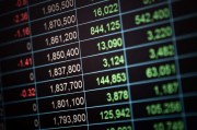 期貨鋁價由哪些因素決定？這些因素如何影響市場價格？