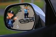 問(wèn)界回應(yīng)展車碰撞事故，AEB功能再引關(guān)注