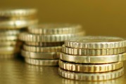 白銀期貨暫停交易的原因是什么？這種原因如何影響投資者的決策？