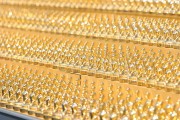 黃金倉息影響現(xiàn)貨黃金貴金屬投資成本的關(guān)鍵因素有哪些？這種影響如何體現(xiàn)在市場(chǎng)表現(xiàn)中？
