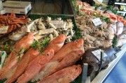 夢(mèng)到吃魚好不好——解析夢(mèng)境中的飲食象征，解析夢(mèng)境中的飲食象征，夢(mèng)到吃魚好不好？