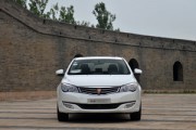 如何評(píng)價(jià)榮威款車？該車在性能和配置上表現(xiàn)如何？
