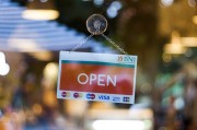 微信店鋪?zhàn)匀ヂ裕p松開啟你的線上商業(yè)之旅，微信店鋪?zhàn)砸徽臼街改?，輕松邁入電商新篇章