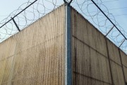 如何正確貼裝玻璃反光膜以提升行車安全？貼裝過程中應(yīng)注意哪些關(guān)鍵步驟？