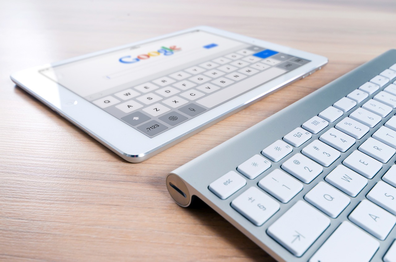 谷歌相似網(wǎng)站插件是一種用于管理Google Search與其它搜索引擎之間關(guān)聯(lián)的工具。它是Google的一種特性，可以讓用戶更容易地找出其他網(wǎng)站的相關(guān)信息，從而提高搜索結(jié)果的質(zhì)量和準(zhǔn)確性。