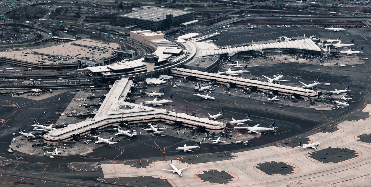 航空股集體反彈 中國國航、南方航空雙雙漲近6%