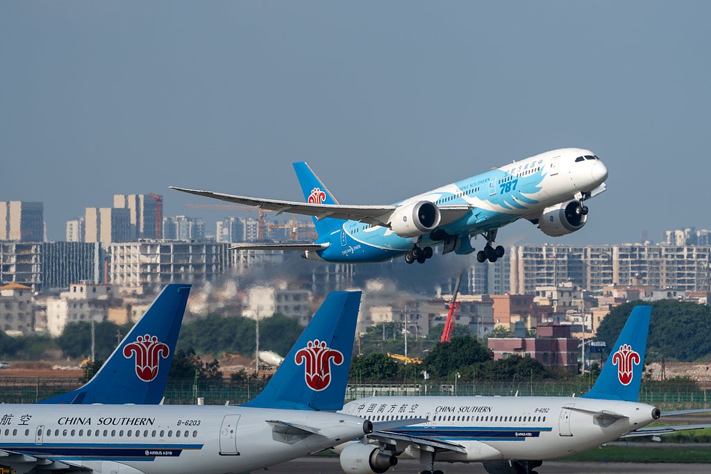 南航一波音787飛機(jī)疑似發(fā)生擦尾事故，知情人士：維修難度很大，可能會被拆解