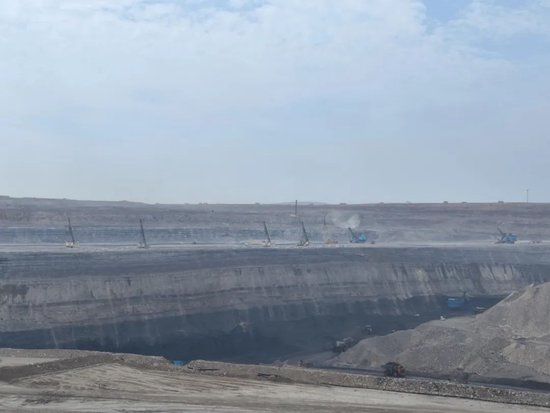全球首臺！禾望變頻器助力220T純電動礦用自卸車下線