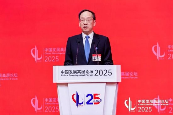 履新工信部后，李樂成首次亮相國家級論壇