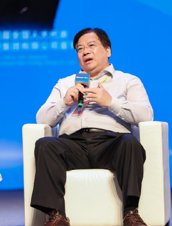 沈坤榮：在發(fā)展智能技術(shù)時(shí)，需加強(qiáng)風(fēng)險(xiǎn)管控
